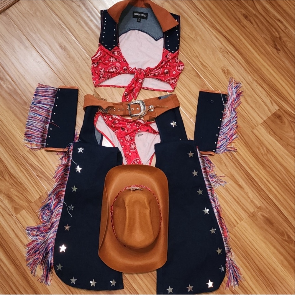 Dolls Kill Tricks n Treatz NWT 6 piece Cowboy Rodeo Fringe Chaps set nWT M - Picture 3 of 9